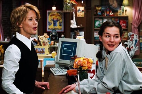 Tom Hanks y Meg Ryan en You've Got Mail, película que hoy sería considerada thriller sobre manipulación emocional